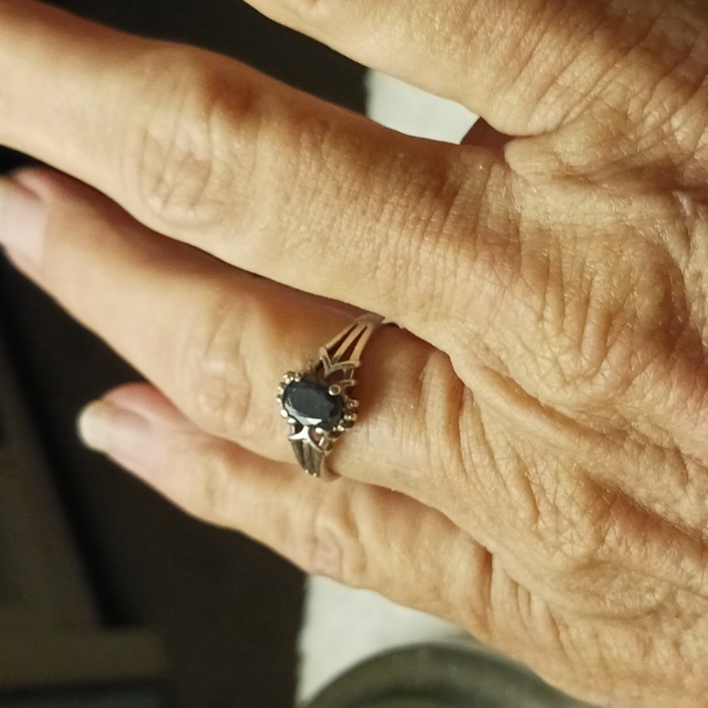 925 Silver and Sapphire Ring. SZ 7 3/4. B2 0104